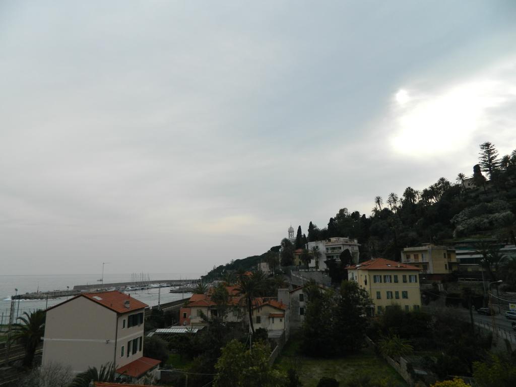 Residence Dei Fiori Bordighera Δωμάτιο φωτογραφία