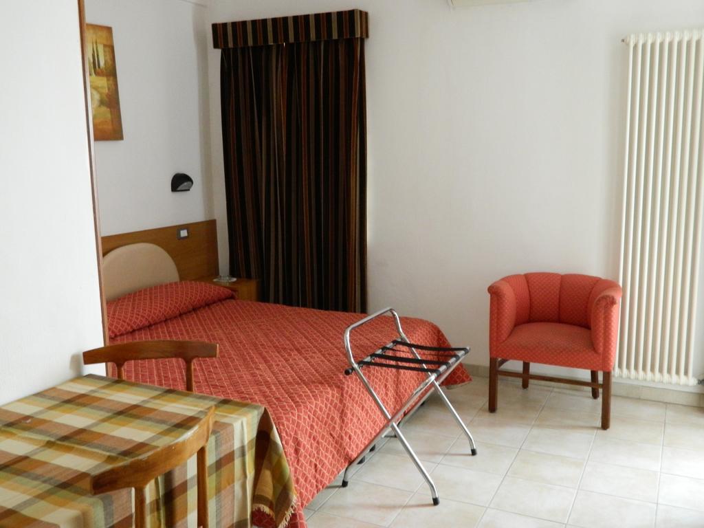 Residence Dei Fiori Bordighera Δωμάτιο φωτογραφία